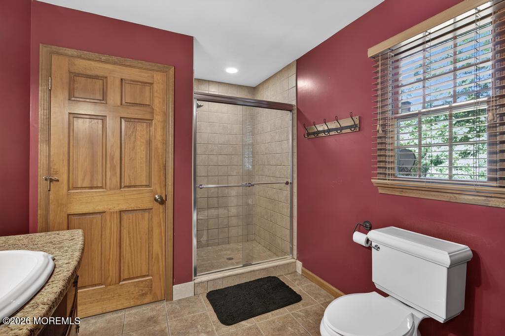 322 Kent Road Howell, NJ 07731 - Photo 40 of 53 2nd floor bathroom