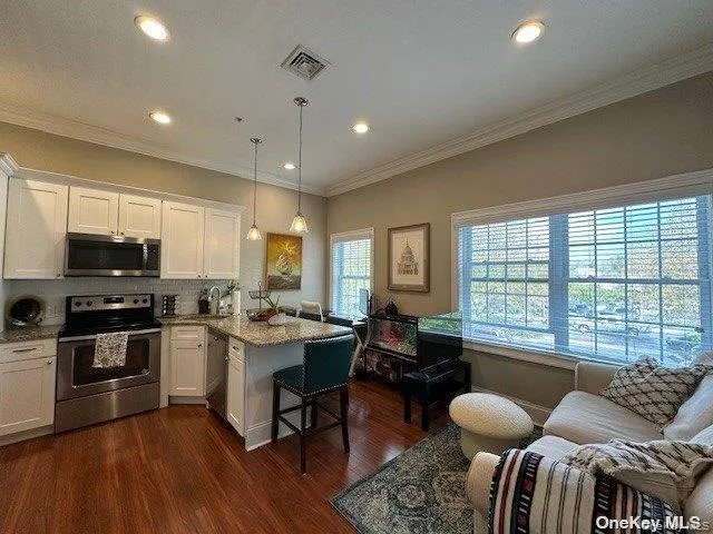 $2,900 | 41 Green Street, Unit 2A, Huntington, NY 11743