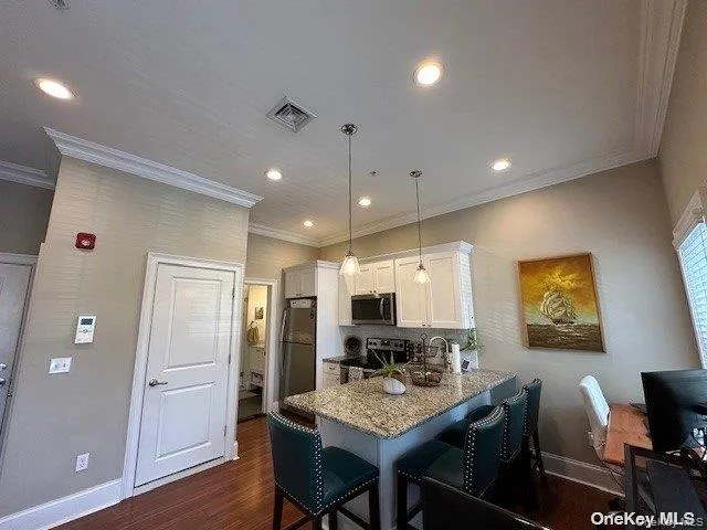 $2,900 | 41 Green Street, Unit 2A, Huntington, NY 11743