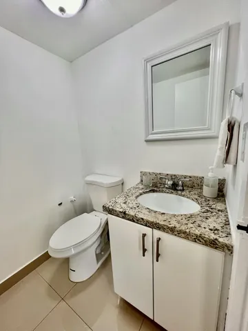 $2,000 | 17570 Atlantic Boulevard, Unit 416, Sunny Isles Beach, FL 33160