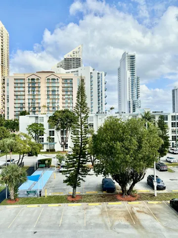 $2,000 | 17570 Atlantic Boulevard, Unit 416, Sunny Isles Beach, FL 33160