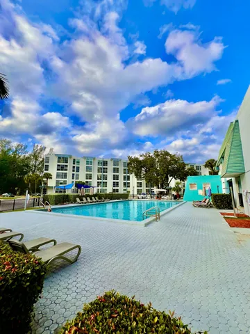 $2,000 | 17570 Atlantic Boulevard, Unit 416, Sunny Isles Beach, FL 33160