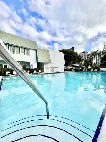 $2,000 | 17570 Atlantic Boulevard, Unit 416, Sunny Isles Beach, FL 33160