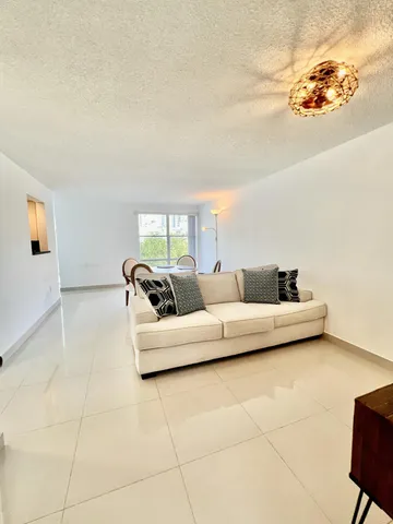 $2,000 | 17570 Atlantic Boulevard, Unit 416, Sunny Isles Beach, FL 33160