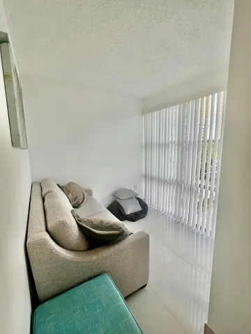$2,000 | 17570 Atlantic Boulevard, Unit 416, Sunny Isles Beach, FL 33160