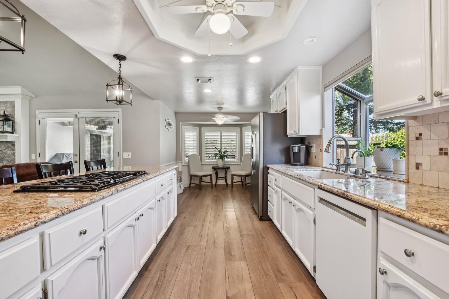 1304 Ridgecrest Way Roseville, CA 95661 - Photo 13 of 37