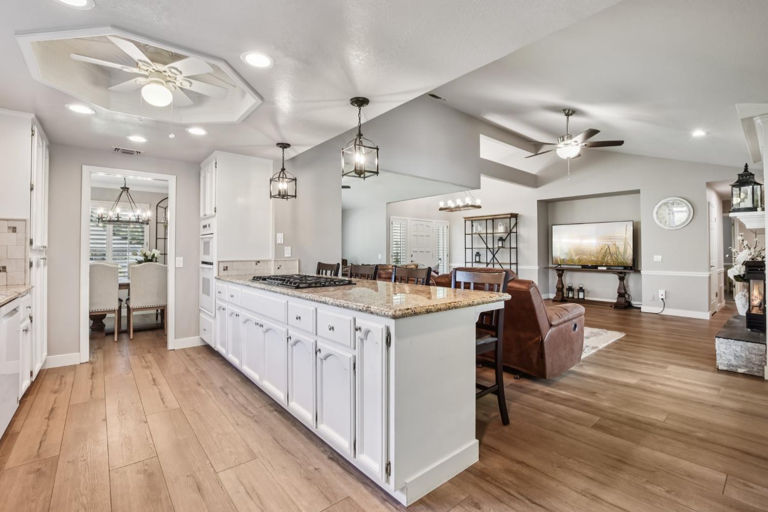 1304 Ridgecrest Way Roseville, CA 95661 - Photo 15 of 37