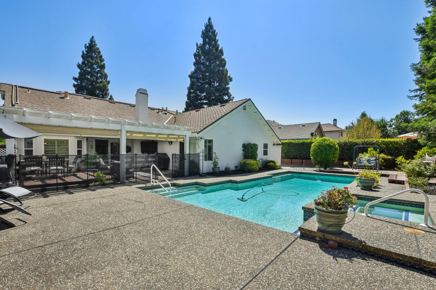 1304 Ridgecrest Way Roseville, CA 95661 - Photo 33 of 37