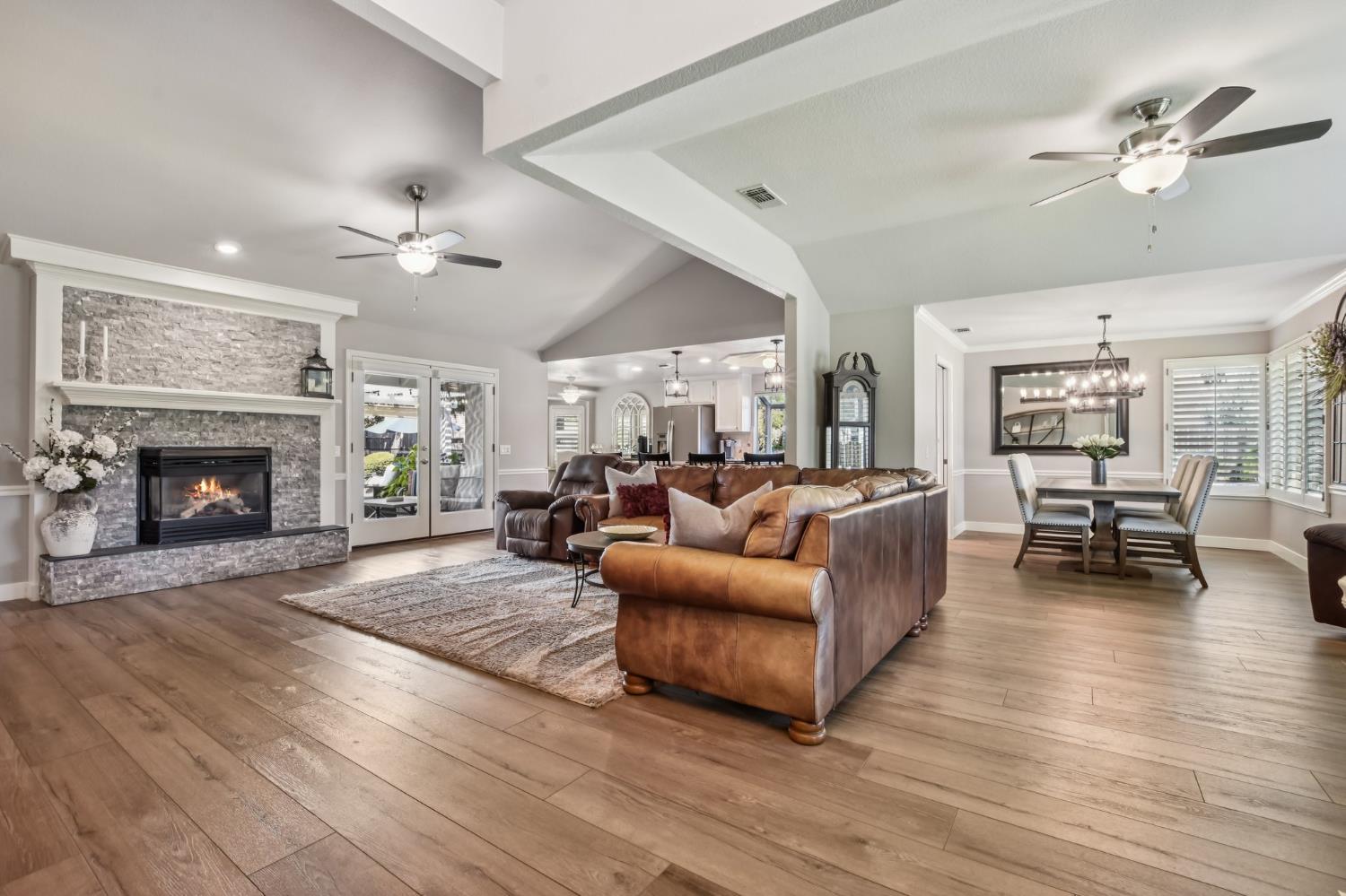 1304 Ridgecrest Way Roseville, CA 95661 - Photo 4 of 37