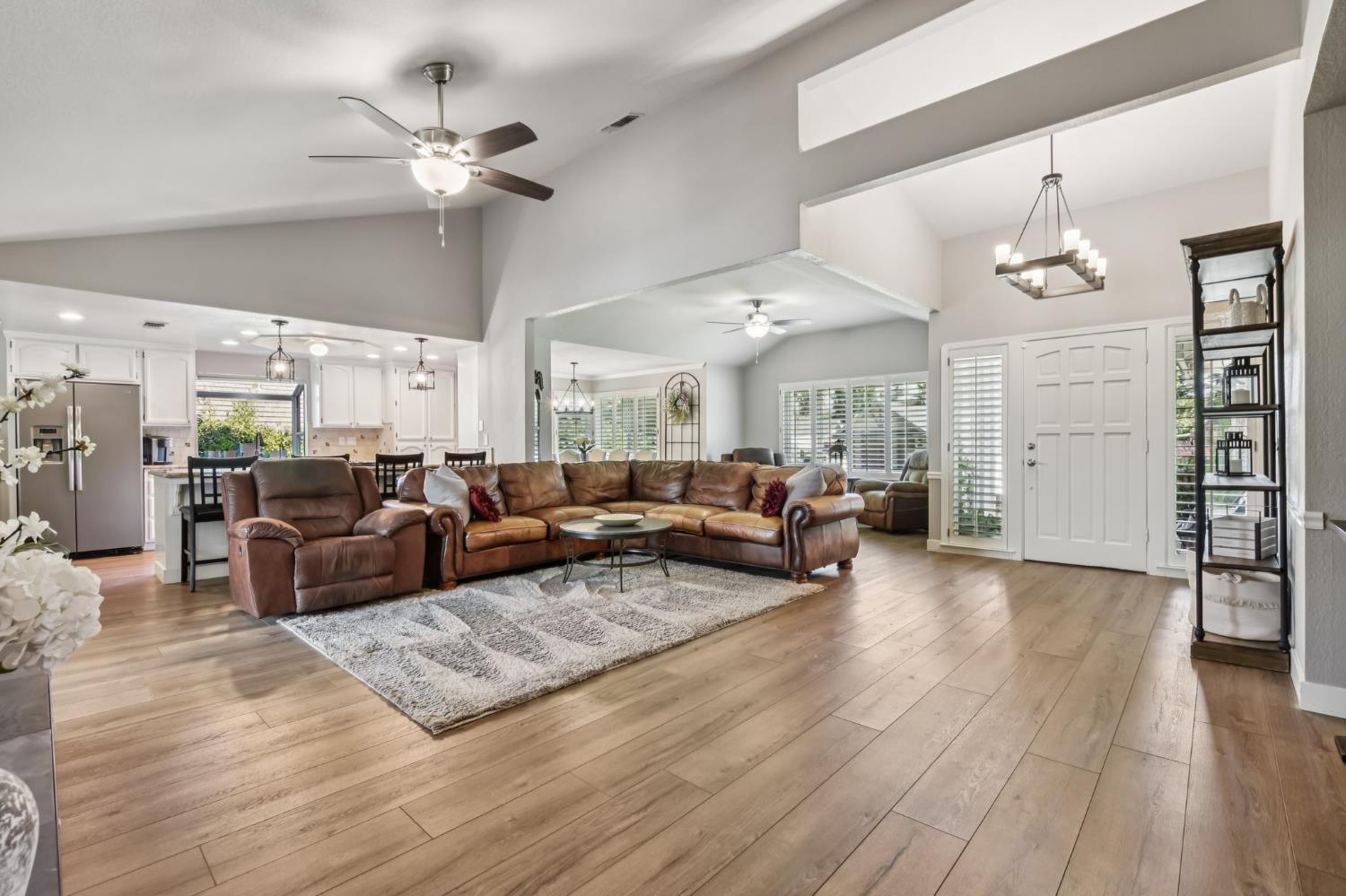 1304 Ridgecrest Way Roseville, CA 95661 - Photo 5 of 37