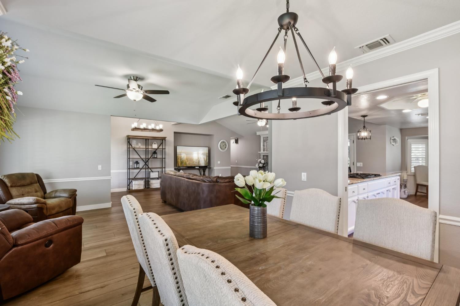 1304 Ridgecrest Way Roseville, CA 95661 - Photo 9 of 37