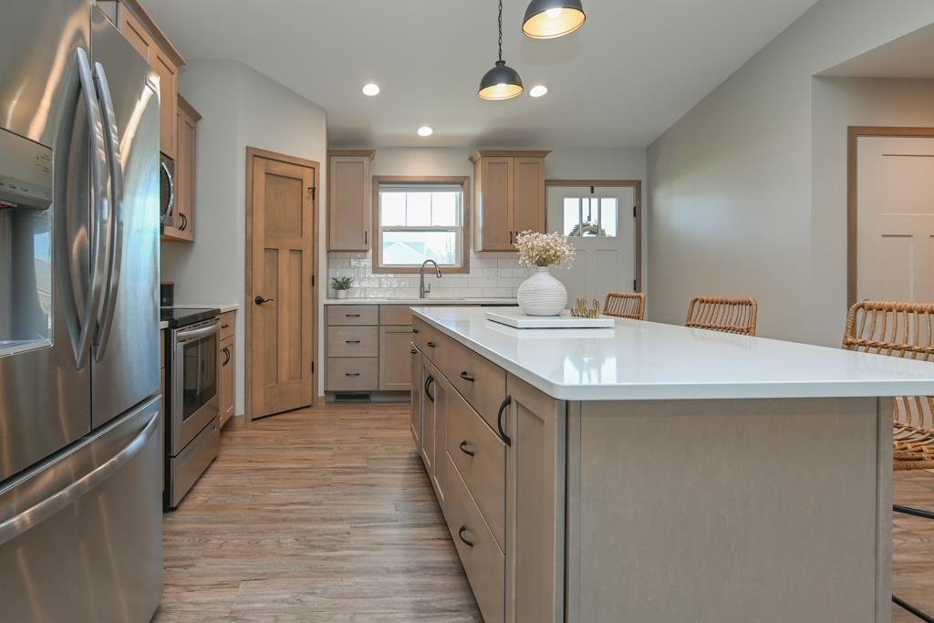 420 Prairie Way Wrightstown, WI 54180 - Photo 9 of 64