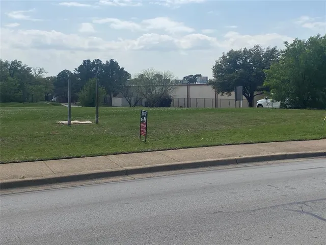 a view of a tennis court