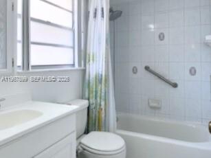 7705 Southwest 86th Street, Unit B213 Miami, FL 33143 - Photo 7 of 14 a bathroom with a sink a toilet and a bathtub