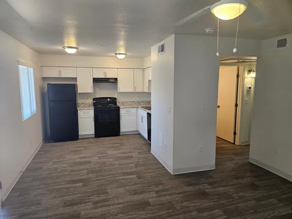 $999 | 1241 East Cinnabar Avenue, Unit 102A, Phoenix, AZ 85020