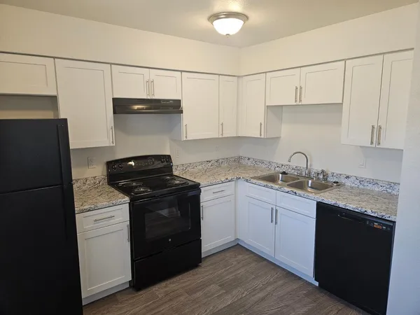 $999 | 1241 East Cinnabar Avenue, Unit 102A, Phoenix, AZ 85020