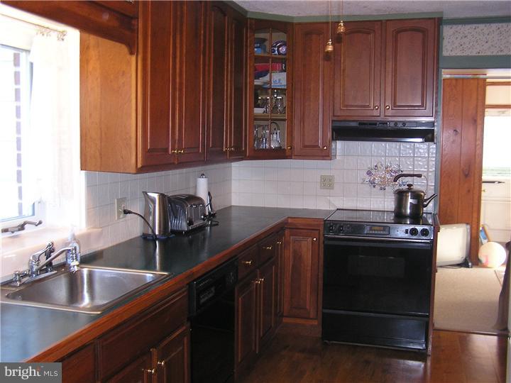 1252 Huntingdon Road Abington, PA 19001 - Photo 8 of 15 Kitchen