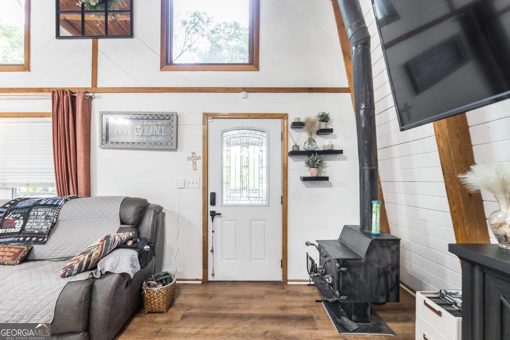 872 Henderson Road Dublin, GA 31021 - Photo 32 of 41 a room with furniture and windows