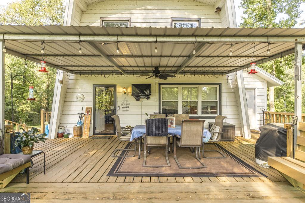 872 Henderson Road Dublin, GA 31021 - Photo 7 of 41 a living room with a couch and a table