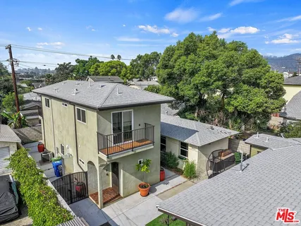 $2,400 | 3502 La Clede Avenue, Los Angeles, CA 90039