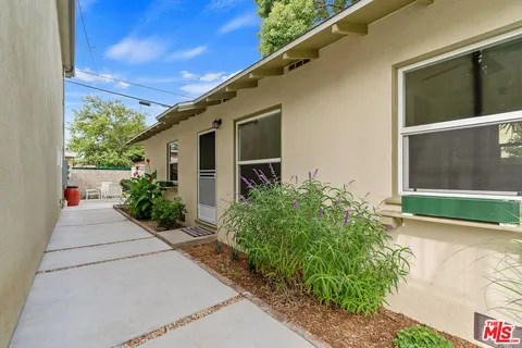 $2,400 | 3502 La Clede Avenue, Los Angeles, CA 90039