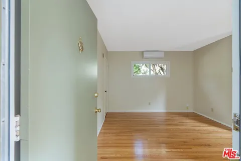 $2,400 | 3502 La Clede Avenue, Los Angeles, CA 90039
