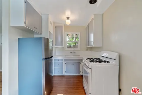 $2,400 | 3502 La Clede Avenue, Los Angeles, CA 90039