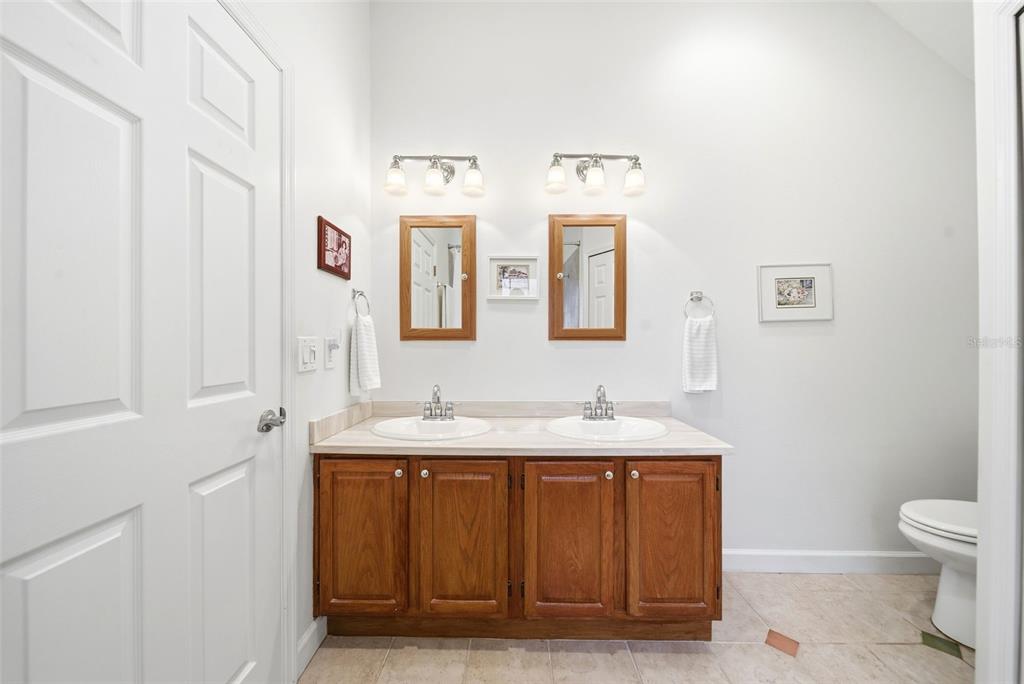 5452 Endicott Place Oviedo, FL 32765 - Photo 17 of 38 a bathroom with double sink and mirror