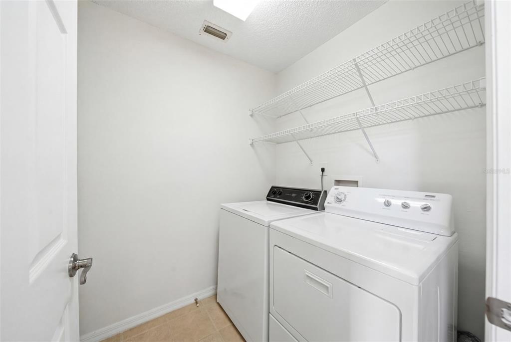 5452 Endicott Place Oviedo, FL 32765 - Photo 22 of 38 a utility room with dryer and washer