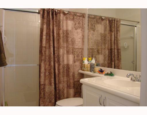 675 Northwest 38th Circle Boca Raton, FL 33431 - Photo 4 of 5 VistazoBath