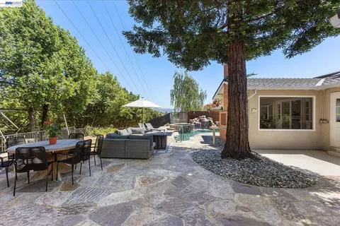 $1,579,000 | 5736 Medallion Court, Castro Valley, CA 94552