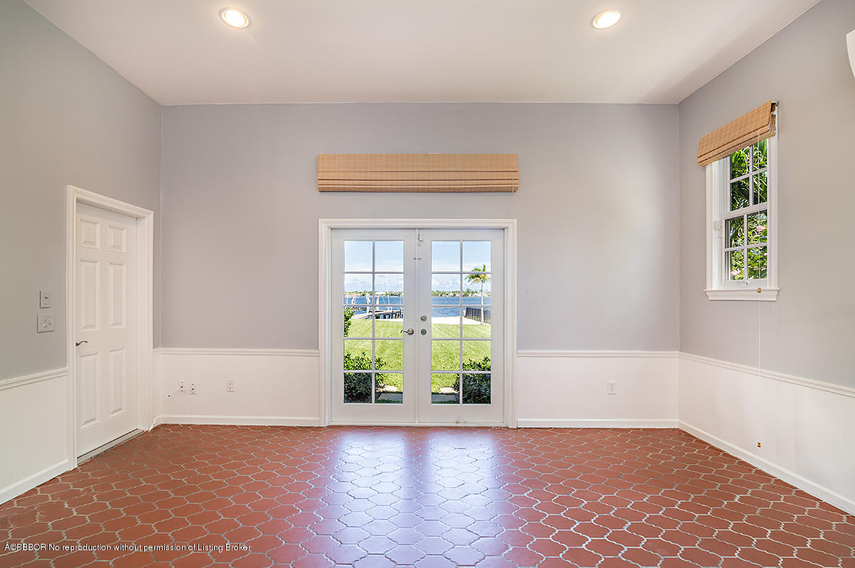3130 Washington Road West Palm Beach, FL 33405 - Photo 13 of 33 an empty room with window