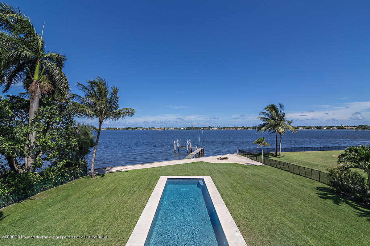 3130 Washington Road West Palm Beach, FL 33405 - Photo 20 of 33 a view of a yard with a garden