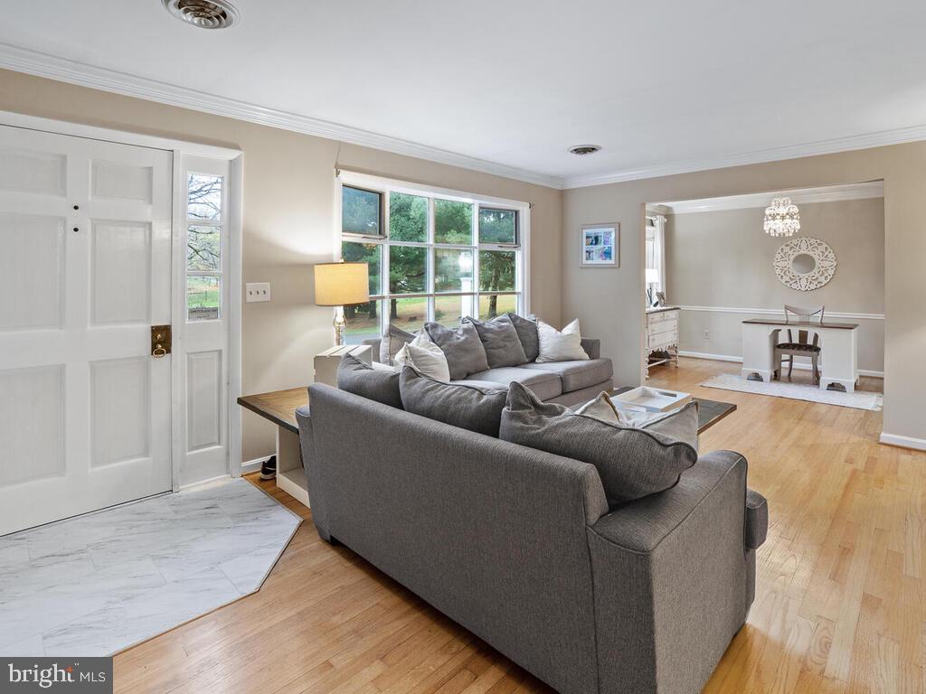 11791 Rowe Road Monrovia, MD 21770 - Photo 15 of 55 Living Room