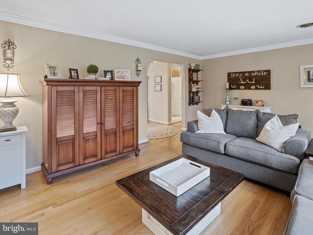 11791 Rowe Road Monrovia, MD 21770 - Photo 17 of 55 Living Room