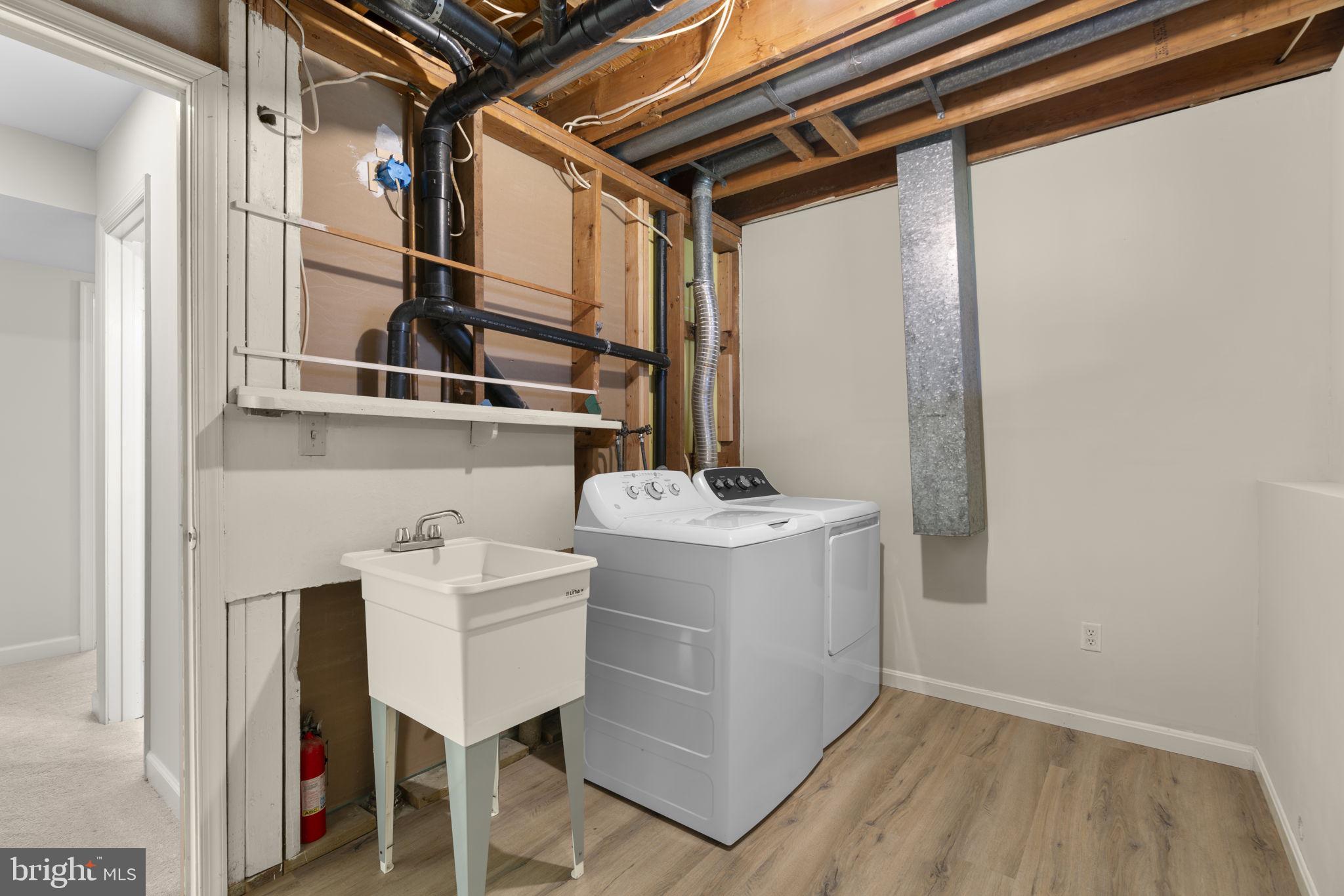 6968 Sunfleck Row Columbia, MD 21045 - Photo 33 of 45 a utility room with dryer and washer