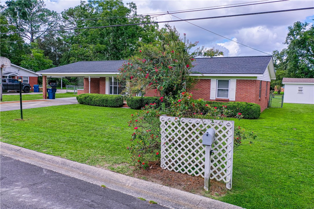 1261 Lake Street Waycross, GA 31503 - Photo 3 of 36