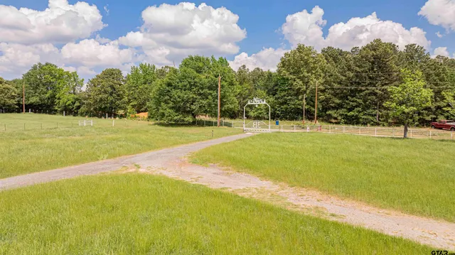 a view of a tennis court