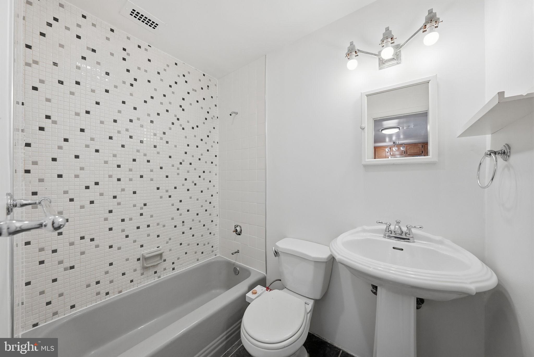 2829 Connecticut Avenue Northwest, Unit 709 Washington, DC 20008 - Photo 19 of 23