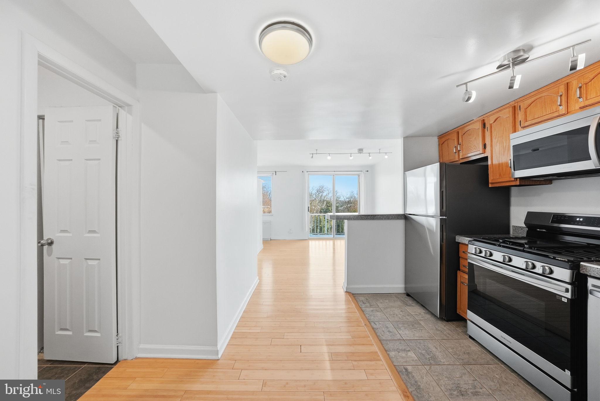 2829 Connecticut Avenue Northwest, Unit 709 Washington, DC 20008 - Photo 3 of 23