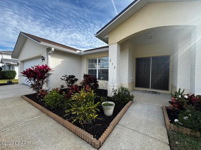 $2,295 | 252 Fountain Lake Boulevard, Daytona Beach, FL 32117