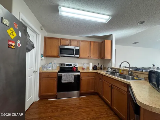 $2,295 | 252 Fountain Lake Boulevard, Daytona Beach, FL 32117