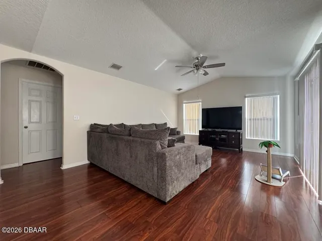 $2,295 | 252 Fountain Lake Boulevard, Daytona Beach, FL 32117