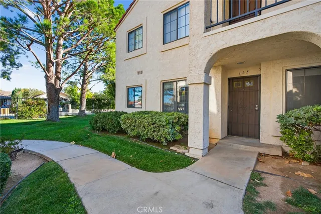 $1,800 | 2554 Olive Drive, Unit 165, Palmdale, CA 93550