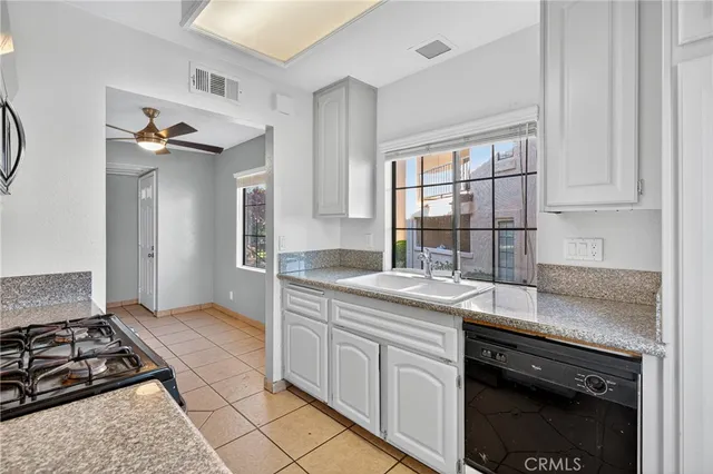 $1,800 | 2554 Olive Drive, Unit 165, Palmdale, CA 93550