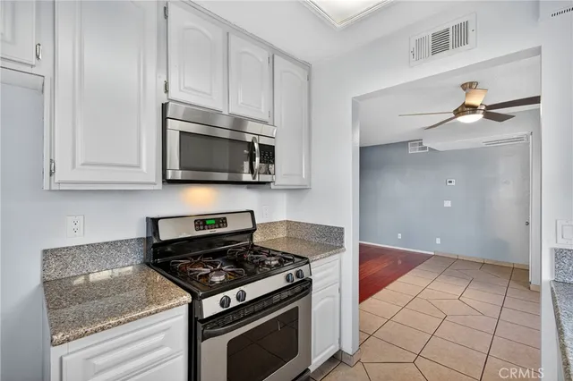 $1,800 | 2554 Olive Drive, Unit 165, Palmdale, CA 93550