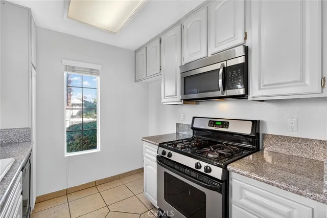 $1,800 | 2554 Olive Drive, Unit 165, Palmdale, CA 93550