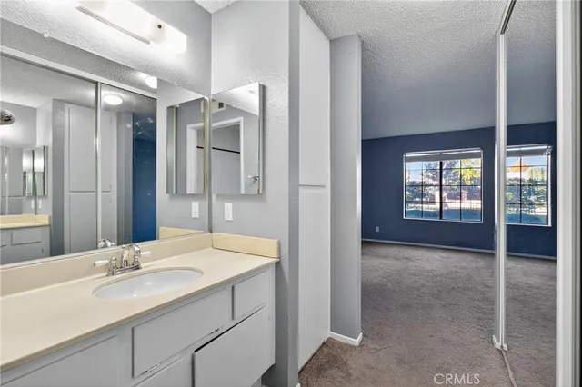 $1,800 | 2554 Olive Drive, Unit 165, Palmdale, CA 93550