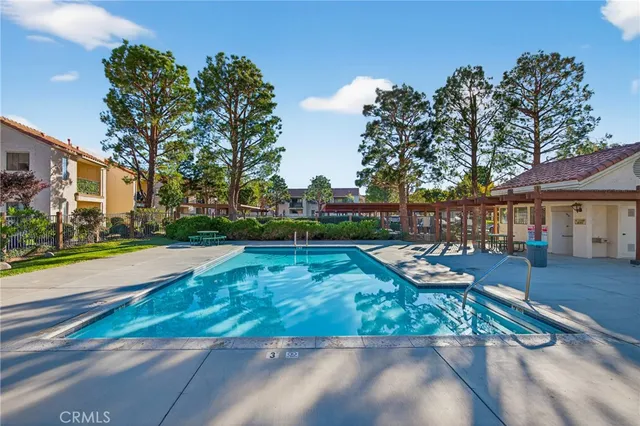 $1,800 | 2554 Olive Drive, Unit 165, Palmdale, CA 93550