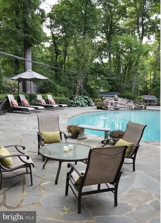 $2,295,000 | 304 Chesapeake Drive, Great Falls, VA 22066
